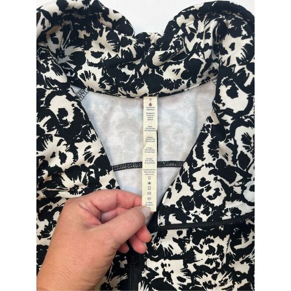 Lululemon Cozy Cuddle Up Jacket Fleur Sombre White Black Style W4IDCS Size 6 - Picture 2 of 14